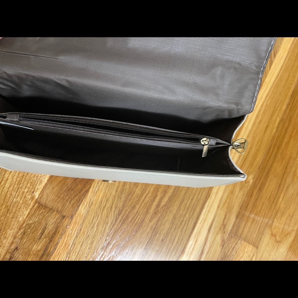 Women’s Purse - Picture 3 of 5